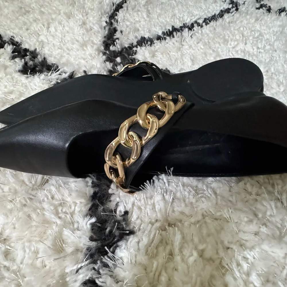 New Zara Black Chain-Embellished Flats - Picture 3 of 4